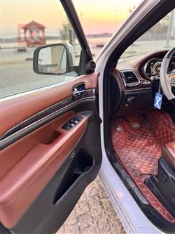 جیپ گراند شیرۆکی